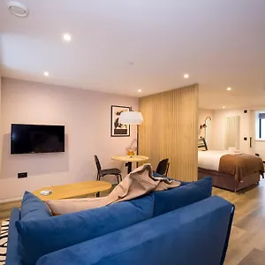 Apartment Charming Near Holyrood Park & Calton Hill, EDI