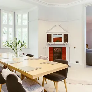 Apartment Ramsay Gardens - Grand 4-bedroom Next To Castle, EDI